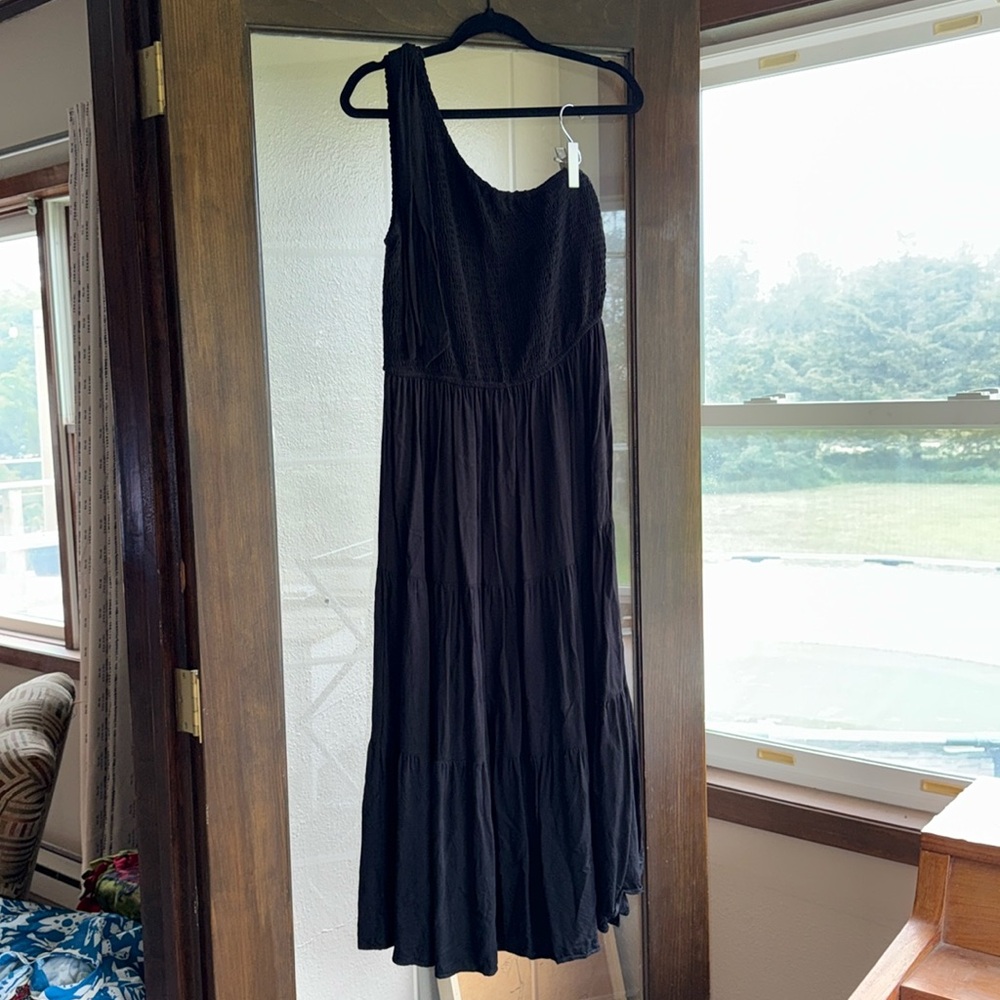 Elegant Black One-Shoulder Dress